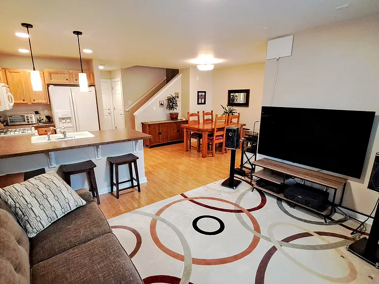 2593 Stonewall Ln — Photo 2