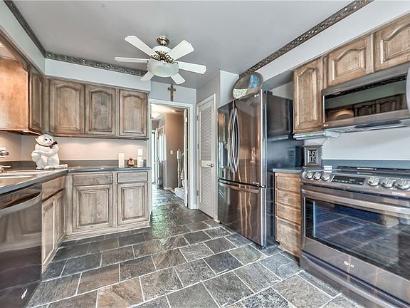 4th image of 10007 W 98th St