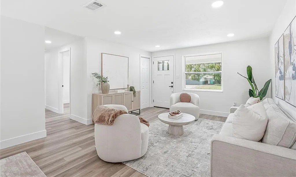 4 bed, 2.0 bath, 1310 sqft, $2,700 — Photo 3