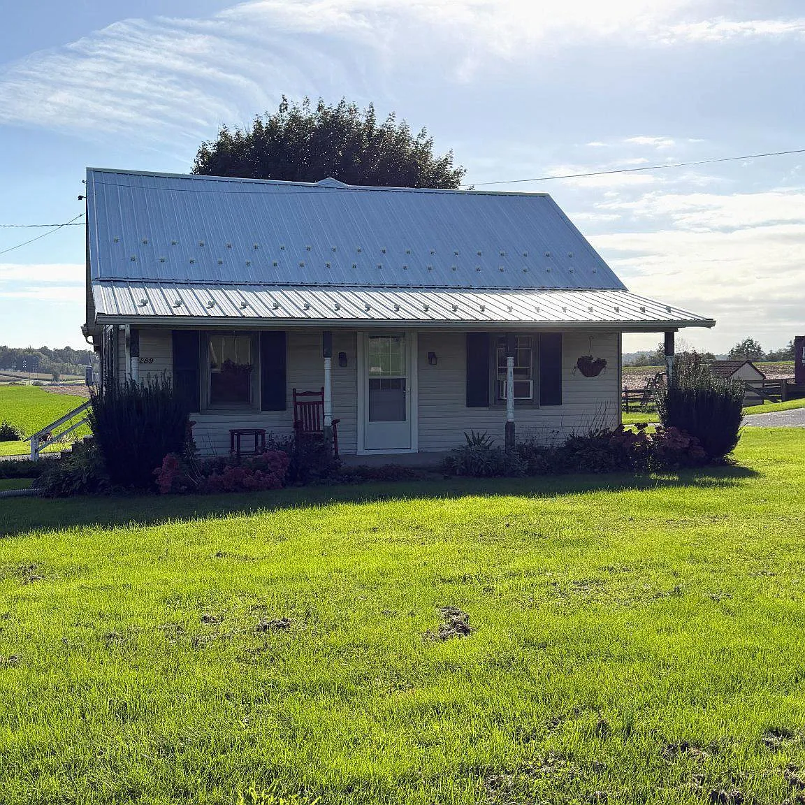 3 bed, 1.0 bath, 1596 sqft, $1,500 — Photo 1