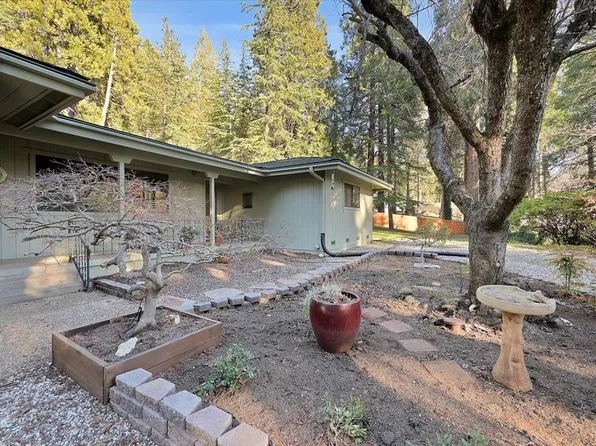10650 Pine Hill Dr, Grass Valley, CA 95945