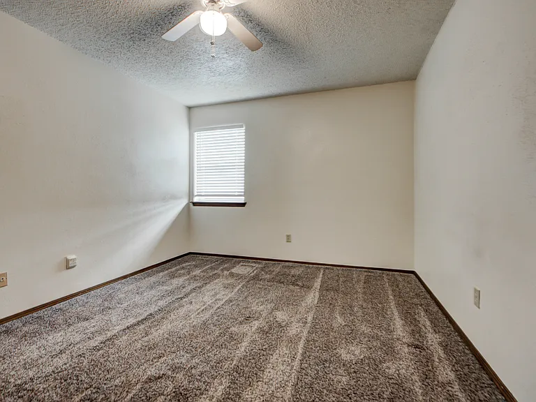 1315 Glen Oaks Ct #4 — Photo 27