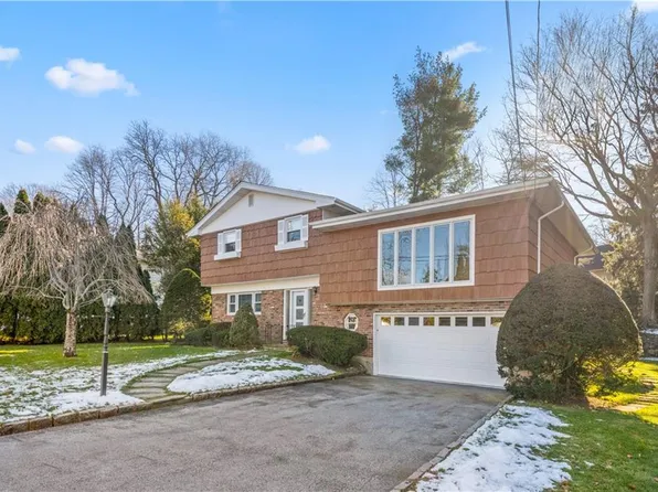 8 Balmoral Crs, White Plains, NY 10607