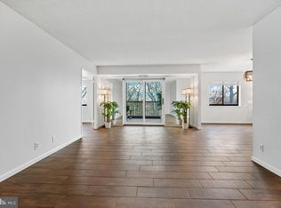 5901 Mount Eagle Dr APT 206, Alexandria, VA 22303