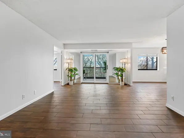 5901 Mount Eagle Dr APT 206, Alexandria, VA 22303