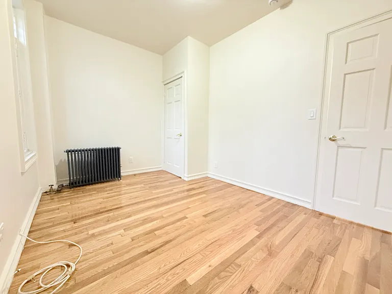 1965 Bergen St #3R — Photo 3