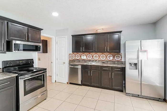 3 bed, 2.5 bath, 1518 sqft, $1,725 — Photo 4