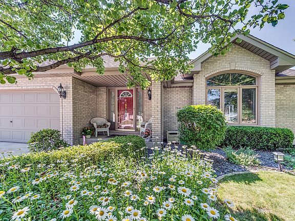 3rd image of 7841 Brookside Glen Dr
