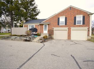 1141 Pine Ridge Ct, Rochester, MI 48306