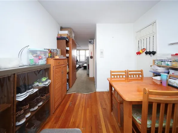 1625 Emmons Avenue image 7 of 32