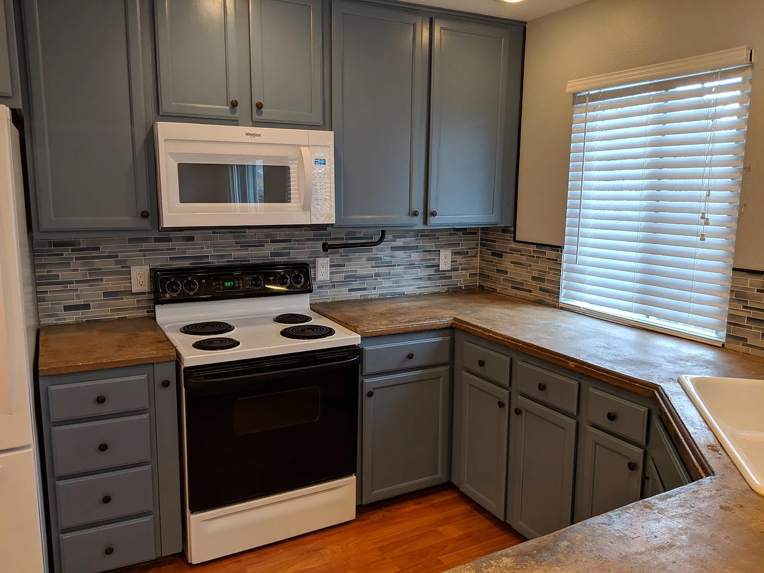3 bed, 1070 sqft, $2,475 — Photo 4