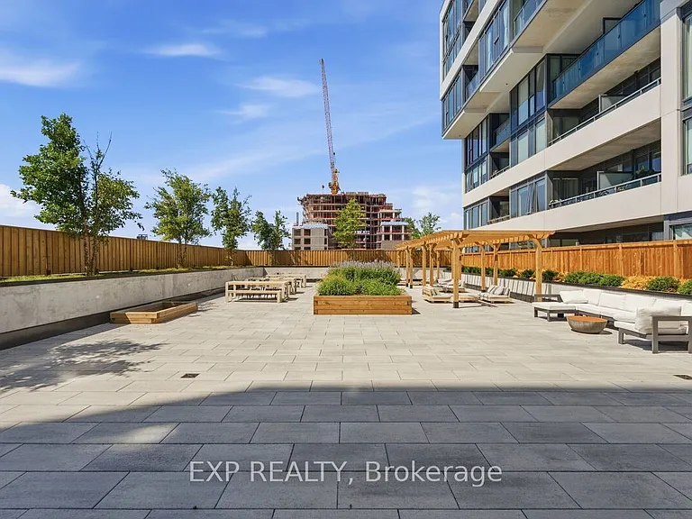 859 The Queensway #905 — Photo 33