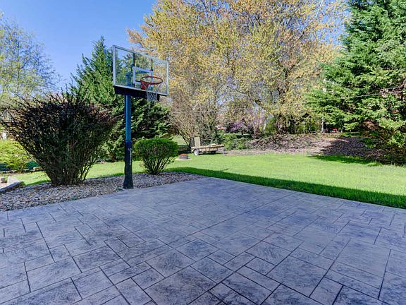 4th image of 10732 Farragut Hills Blvd