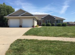 704 Coniston Cir, Sergeant Bluff, IA 51054