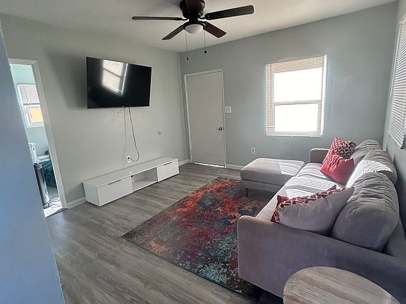 3rd image of 407 W San Ysidro Blvd W APT 6