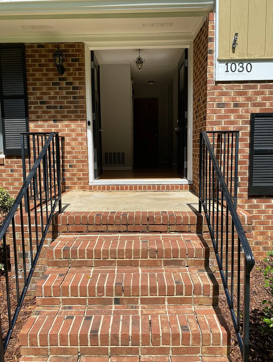 Building Photo - 1030 Sturdivant Dr