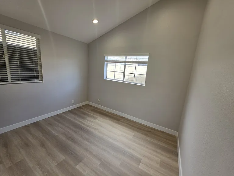 10303 Arminta St — Photo 35