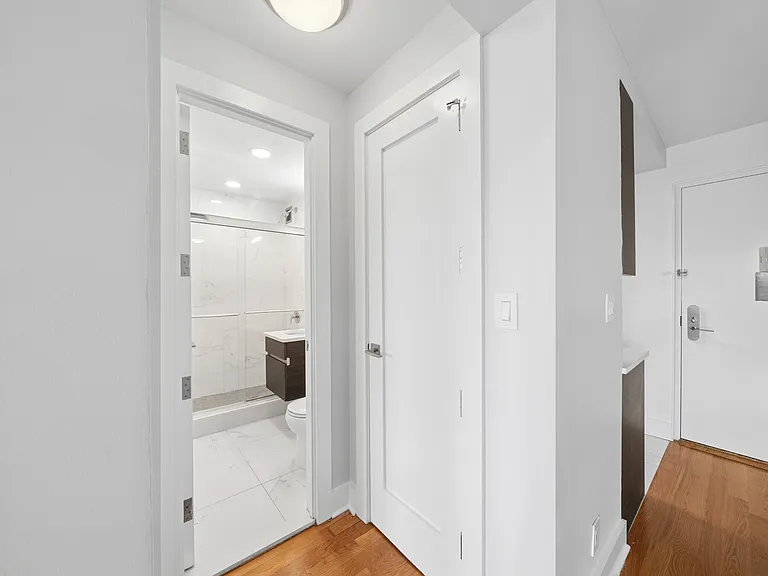 2160 Matthews Ave #7W — Photo 5