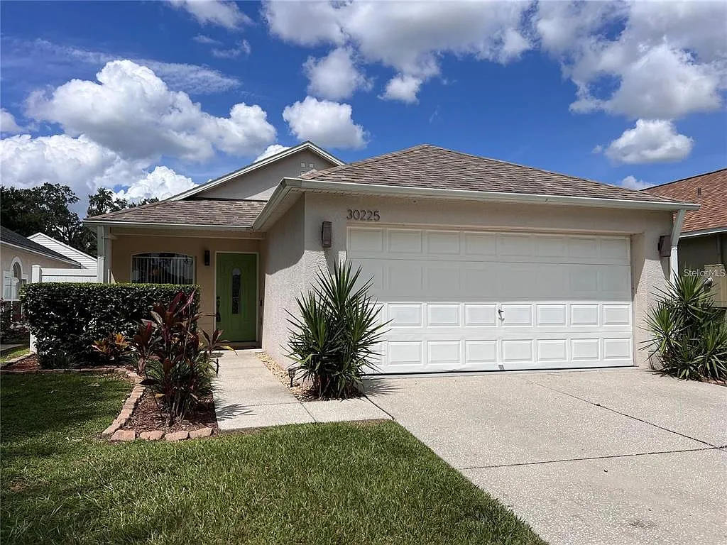3 bed, 2.0 bath, 1159 sqft, $2,350 — Photo 1