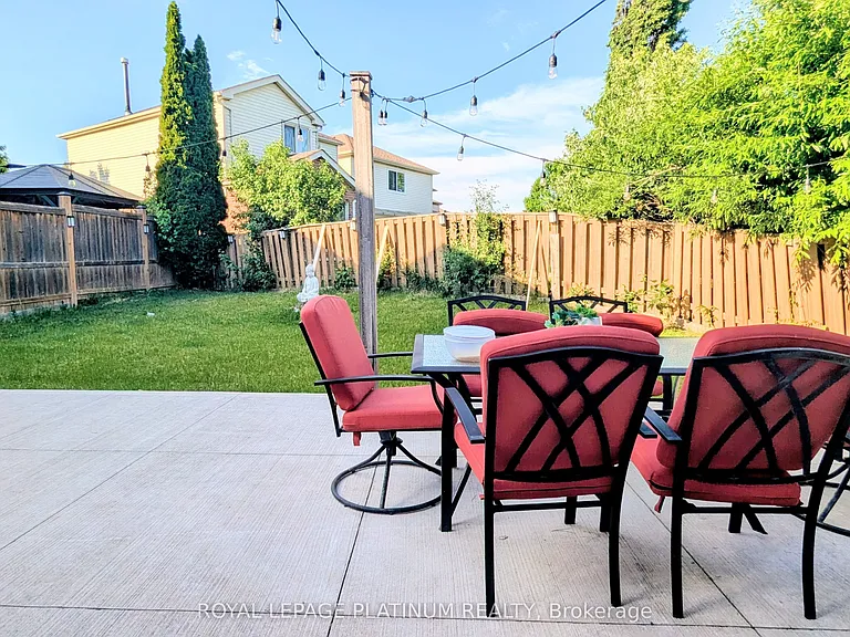 4 Gervais Dr — Photo 35