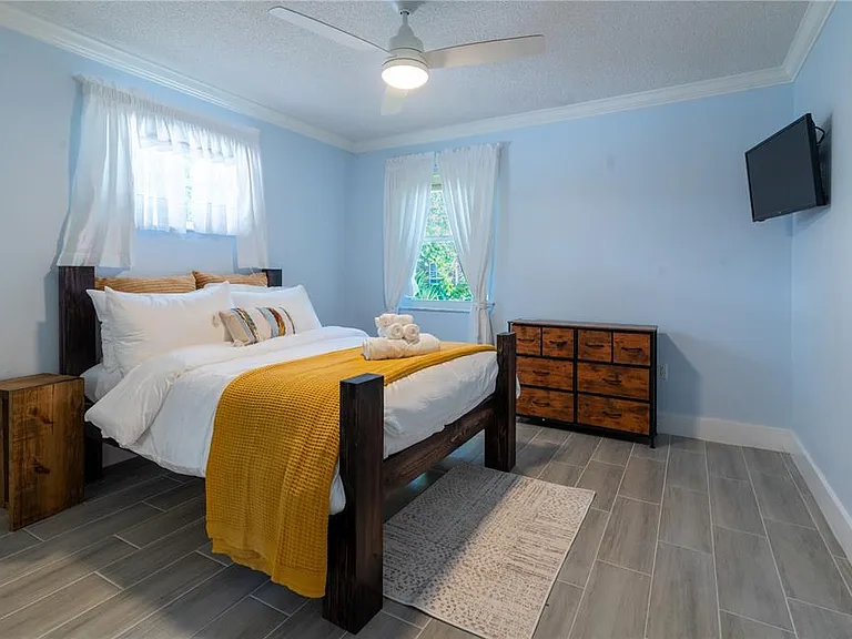 6908 Arbor Oaks Cir — Photo 37