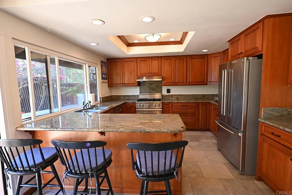 5 bed, 3.5 bath, 2574 sqft, $9,850 — Photo 1