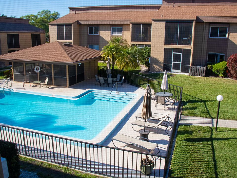 1st image of 1579 Greenlea Dr APT 6