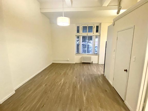 3rd image of 35 Russia Ave