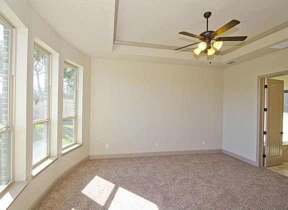 5th image of 921 Sagebrush Dr