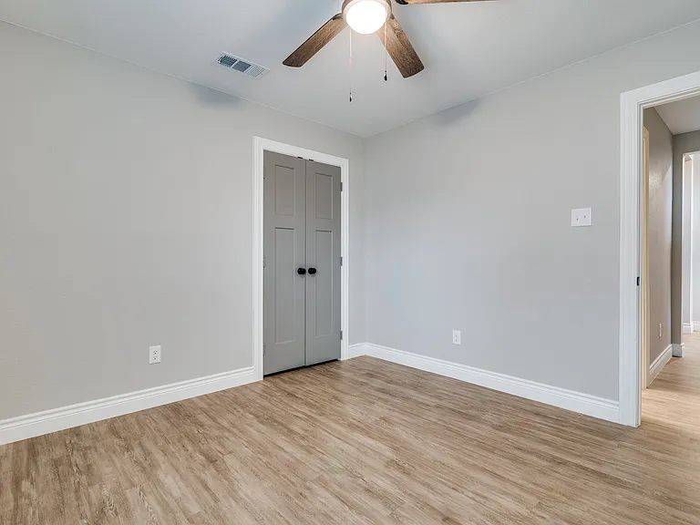 2734 Waters Edge — Photo 16