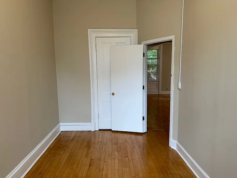 7/1 - $1545 2 BR, 1 BA with Heat, 3 blocks from UWM- 2943 N Bartlett — Photo 10