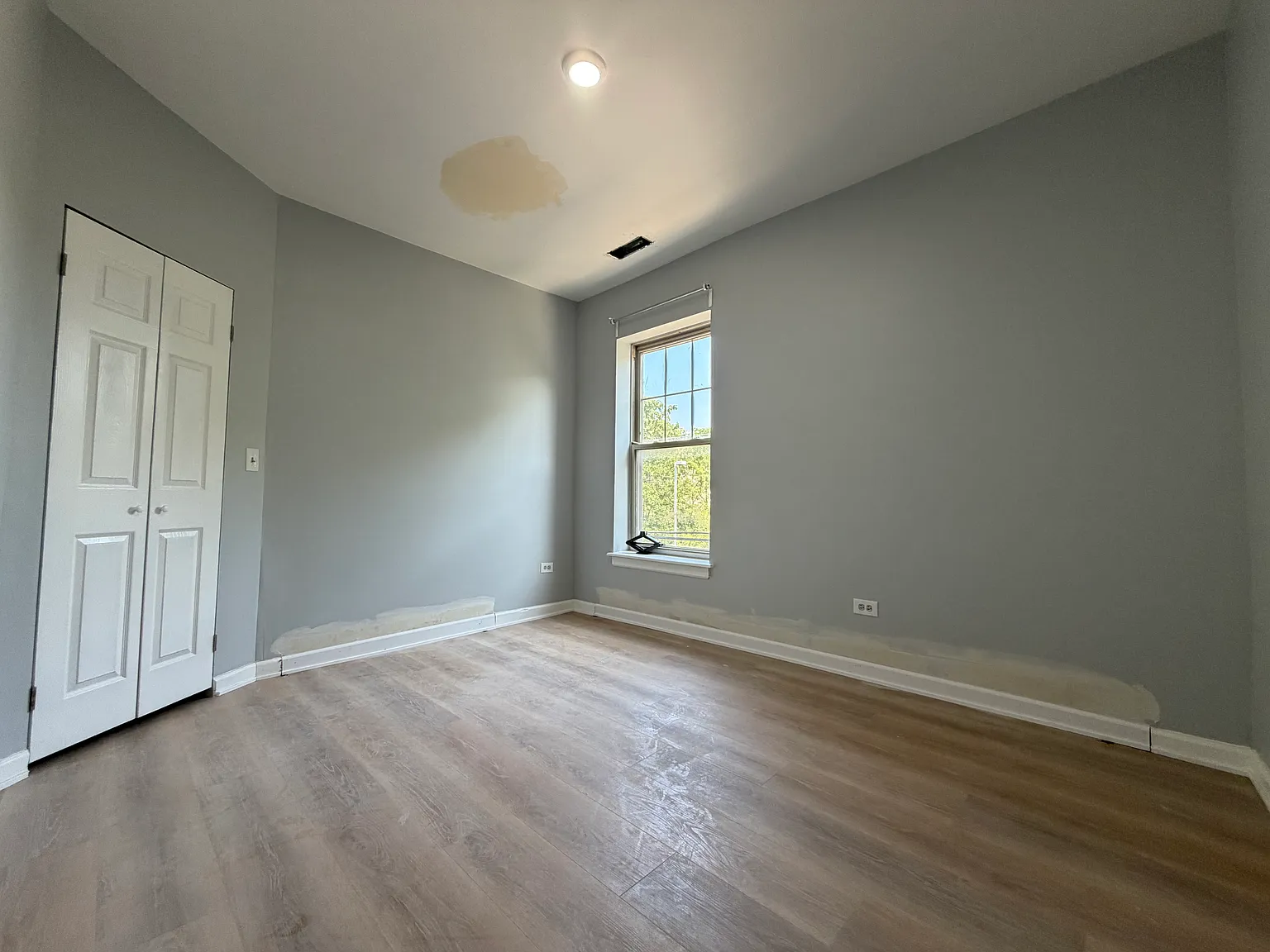 2 bed, 1000 sqft, $1,600 — Photo 3