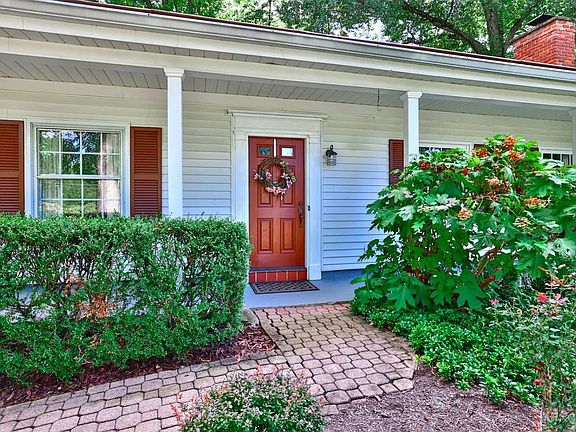 4th image of 613 Heatherdale Dr