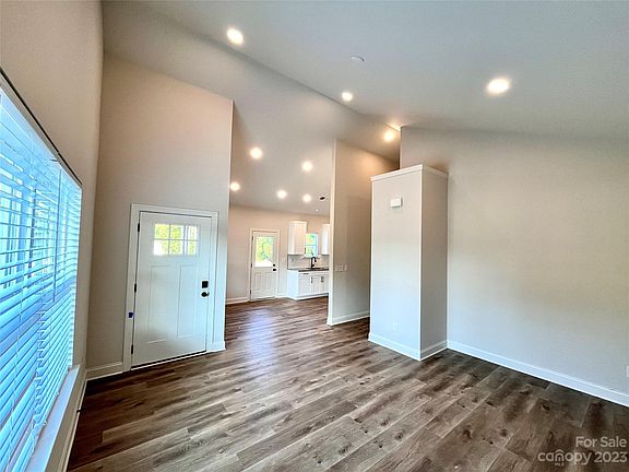 3rd image of 908 W Virginia Ave