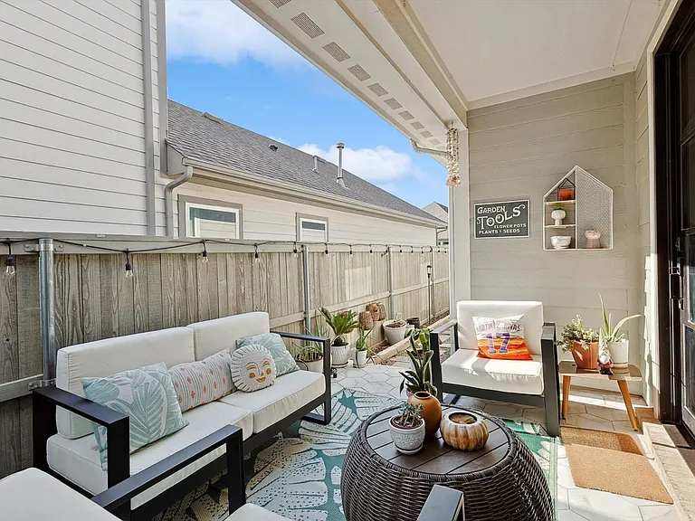 2420 Elm Pl — Photo 23