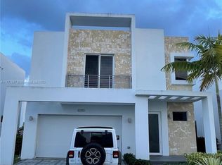 10350 NW 68th Ter, Doral, FL 33178