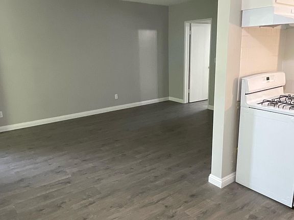 2nd image of 440 N Mentor Ave #11