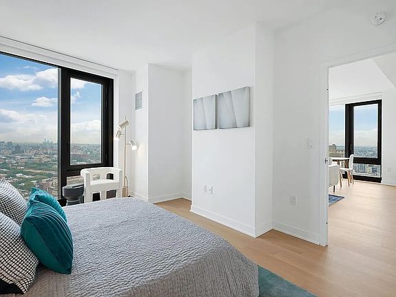 5th image of 18 6th Ave APT 3111