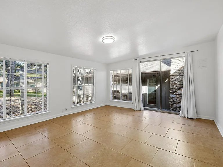 10903 Mellow Ln — Photo 20