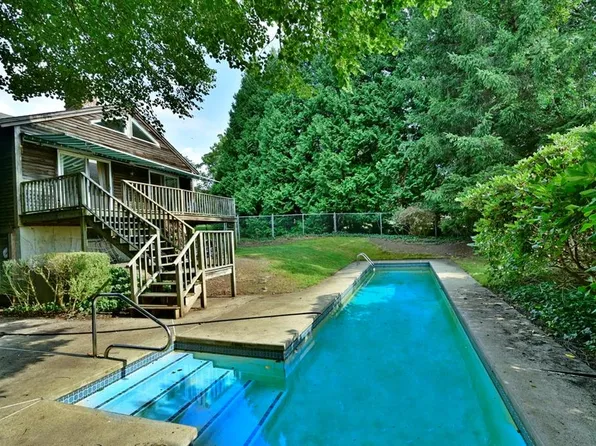 40 W Main Rd, Little Compton, RI 02837