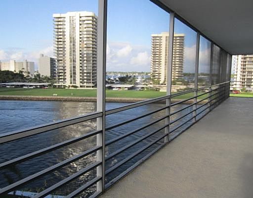 3rd image of 36 Yacht Club Dr APT 601