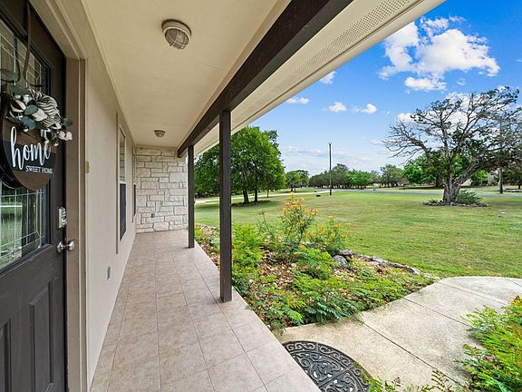 4th image of 190 Skye Dr S
