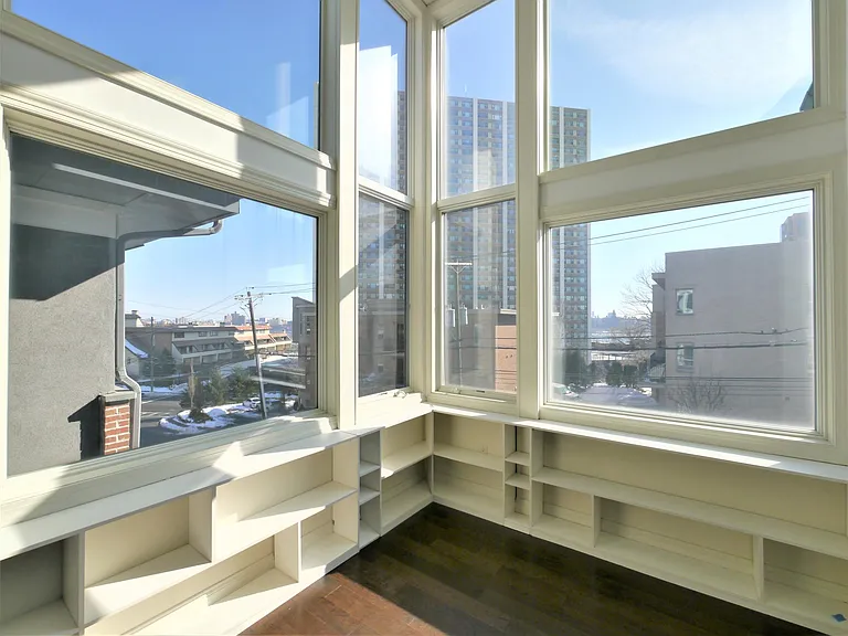 255 Laird Ave #15 — Photo 9