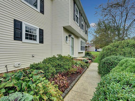 5th image of 614 Weston Dr