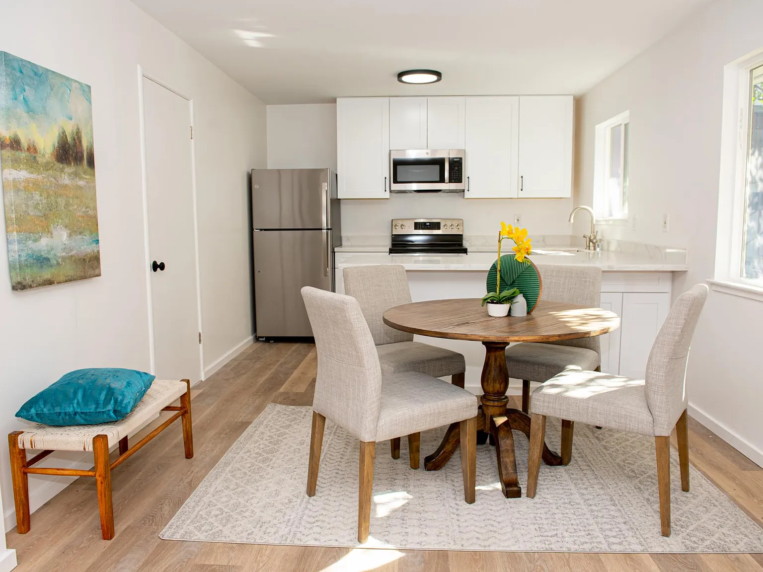 2 bed, 860 sqft, $3,075 — Photo 1