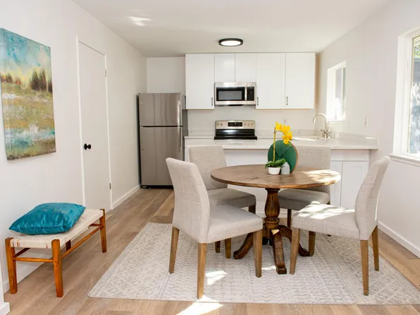 1139 Village Dr APT 4, Belmont, CA 94002