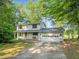 12272 Pine Ridge Dr, Perry, MI 48872