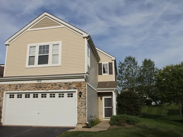 1912 Cobblestone Dr, Carpentersville, IL 60110