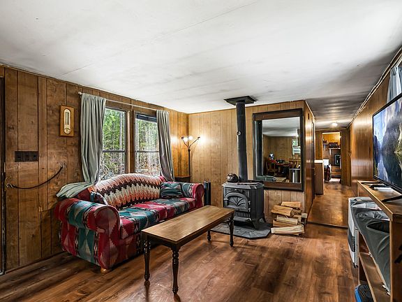 2nd image of 582 Mountain View Rd