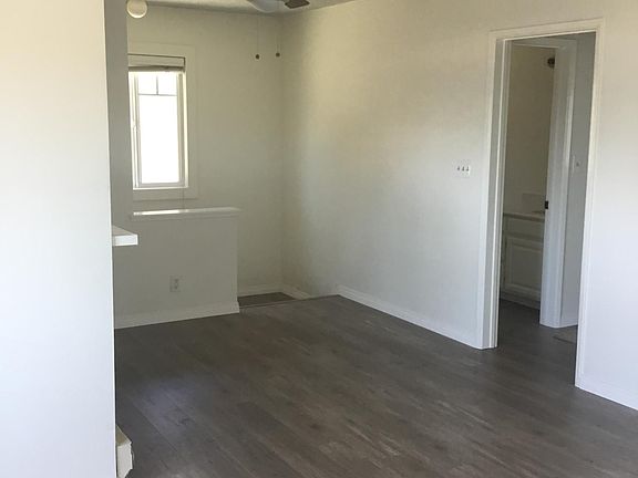 5th image of 417 1/2 Narcissus Ave